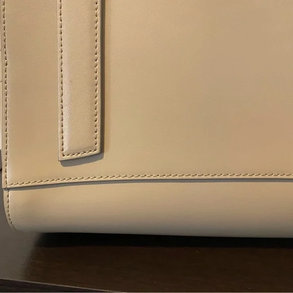 🌟SOLD🌟 Gorgeous EUC MEDIUM ANTIGONA in NUDE! - Picture 15 of 15